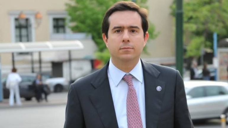 Ν. Μηταράκης: «Η προσωπική διαφορά από τον επαναϋπολογισμό των συντάξεων θα επιφέρει μειώσεις έως και 25%»