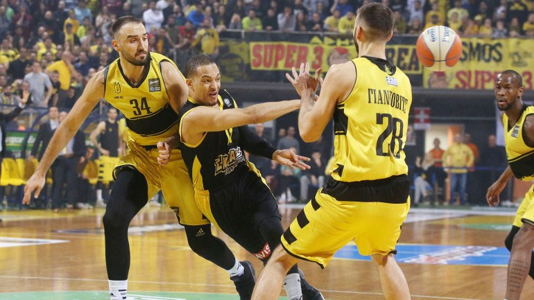 Mπάσκετ: Στον τελικό Κυπέλλου ο Άρης, 77-76 την ΑΕΚ