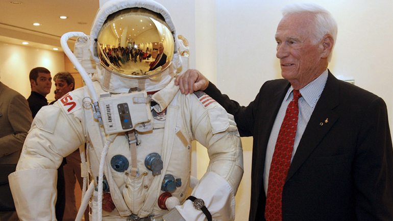 Απεβίωσε ο τελευταίος αστροναύτης που περπάτησε στο φεγγάρι