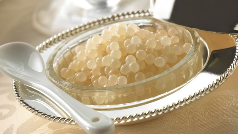 Νεαροί μαθητές παρήγαγαν λευκό χαβιάρι με αξία 3.200 ευρώ το κιλό Νεαροί μαθητές παρήγαγαν λευκό χαβιάρι με αξία 3.200 ευρώ το κιλό