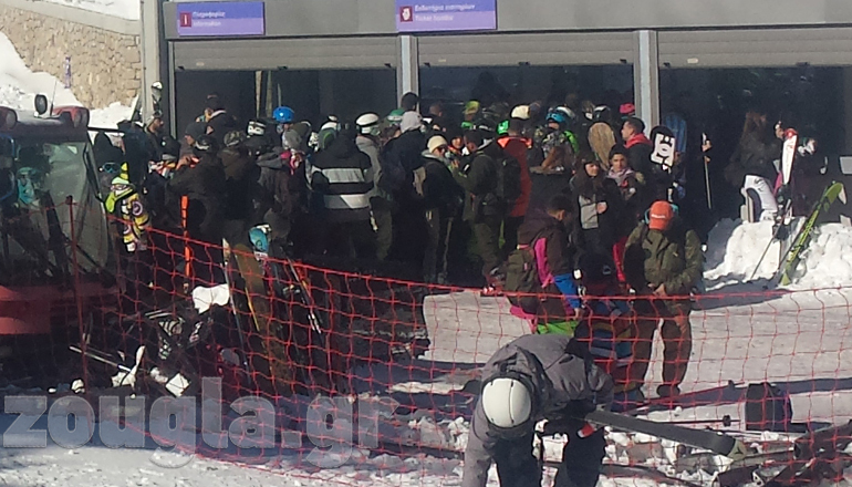 Οι ουρές στο ταμείο της Φτερόλακας. Λειτουργούσε μόνο ένα ταμείο