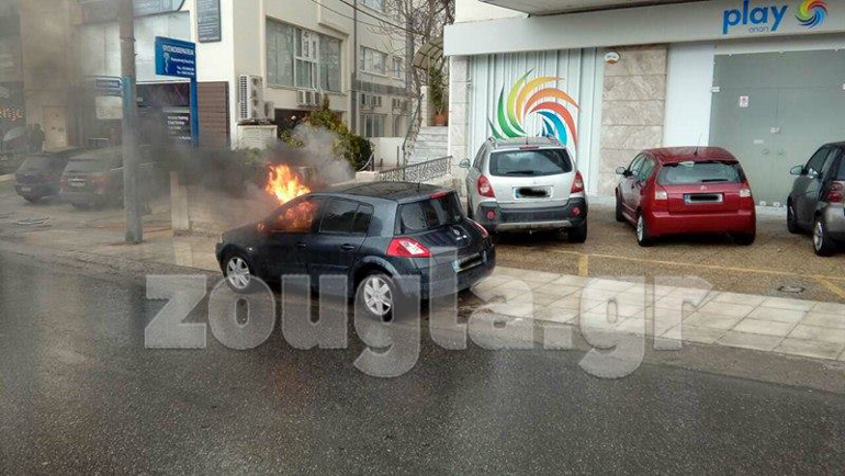 Η φωτιά ξεκίνησε από την περιοχή του κινητήρα...