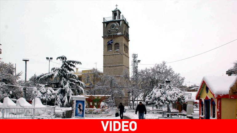 Χιονίζει στην Κοζάνη