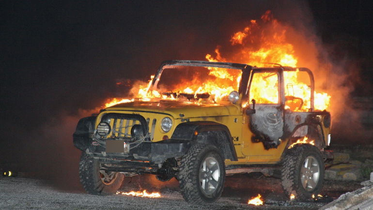 Το jeep… λαμπάδιασε