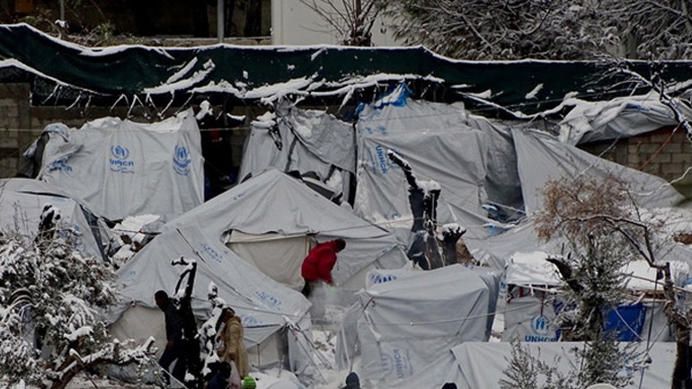 Έφτασαν 62 οικίσκοι για να αντικαταστήσουν σκηνές στον καταυλισμό της Μόριας