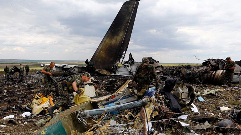 Ανεστάλησαν οι έρευνες για τον εντοπισμό του αεροπλάνου της Malaysia Airlines