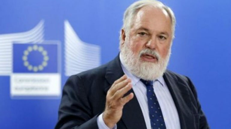 Σήμερα στην Αθήνα ο Ευρωπαίος επίτροπος για το Κλίμα και την Ενέργεια