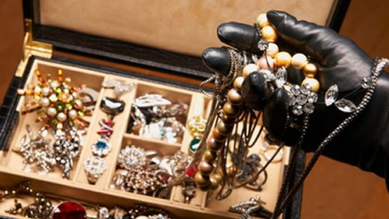 Αλεξανδρούπολη: Διάρρηξη σε κοσμηματοπωλείο με λεία 25.000 ευρώ