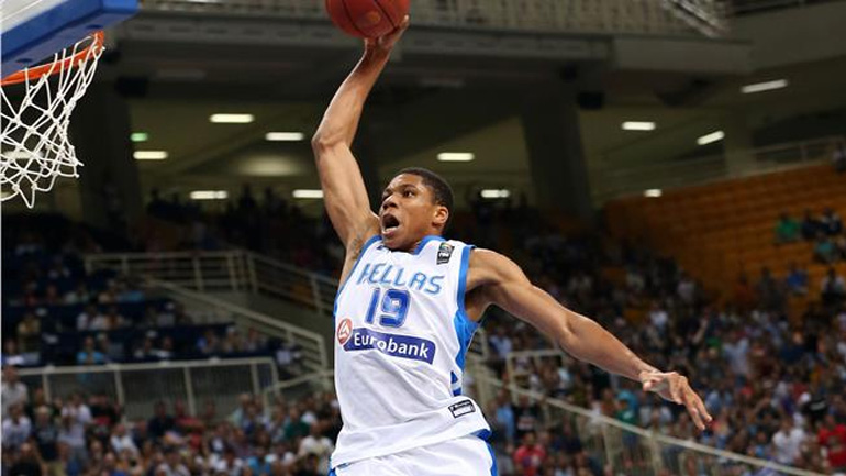 «H Ελληνική Ομοσπονδία Καλαθοσφαίρισης συγχαίρει τον Γιάννη Αντετοκούνμπο»
