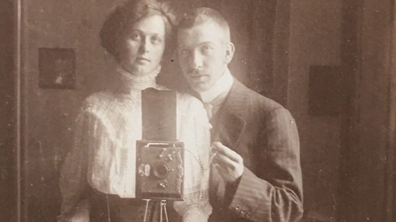 Είναι αυτή η φωτογραφία η πρώτη selfie;