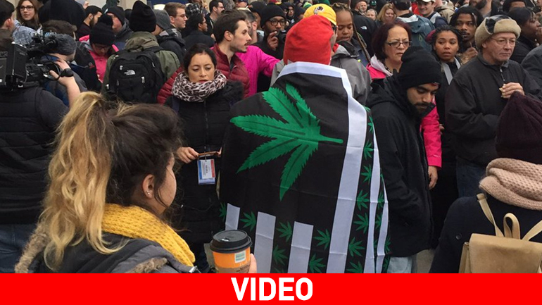 Μοιράστηκαν χιλιάδες τσιγάρα με κάνναβη την ώρα της ορκωμοσίας Τραμπ