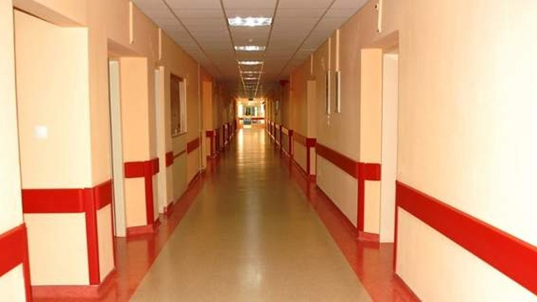 Πάτρα: Εντοπίστηκε και κατέθεσε στην Ασφάλεια η μητέρα των τριών εγκαταλελειμμένων κοριτσιών