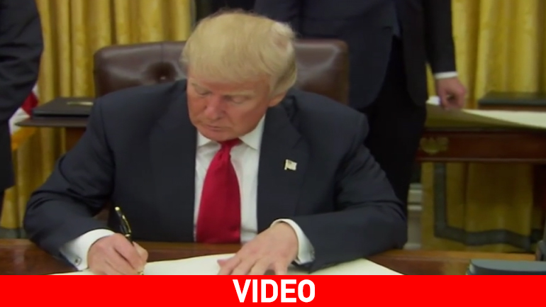 Υπεγράφη από τον Τραμπ το διάταγμα για άμεση κατάργηση του Obamacare