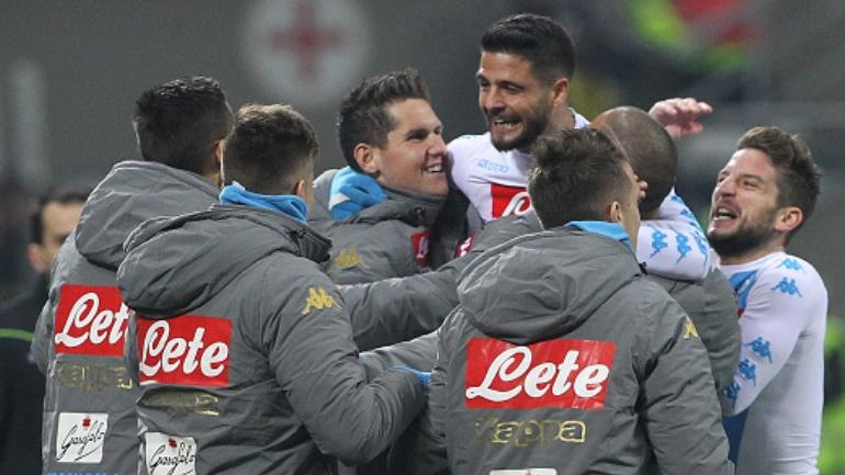 Πιέζει τη Γιουβέντους η Νάπολι, 2-1 τη Μίλαν