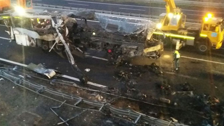 Θρήνος στην Ουγγαρία για τους μαθητές που σκοτώθηκαν σε εκδρομή στην Ιταλία