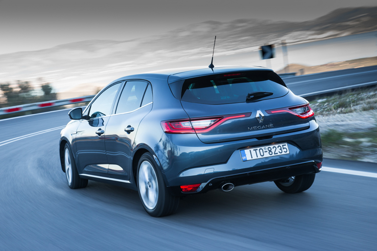 Τα πίσω φώτα ημέρας LED προσδίδουν δυναμισμό στο γαλλικό μοντέλο...