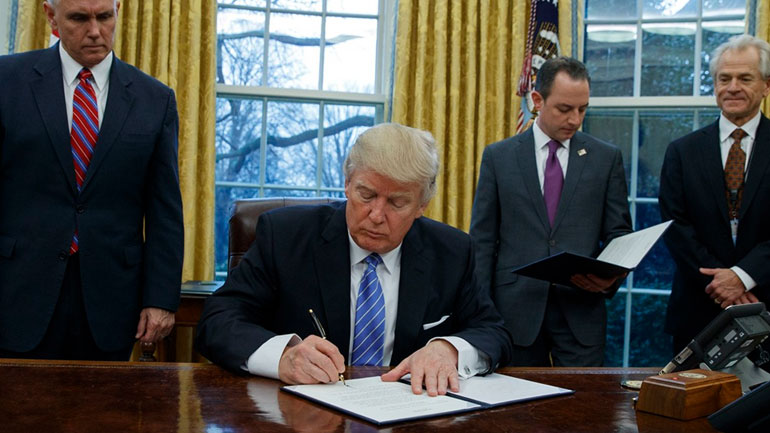 Ξεκίνησε η εποχή Τραμπ