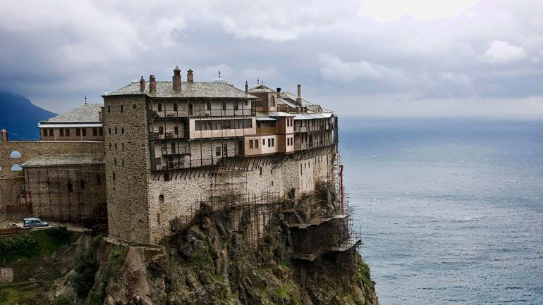 Σε εξέλιξη έρευνες στο Άγιο Όρος για τον εντοπισμό Ουκρανού δόκιμου μοναχού