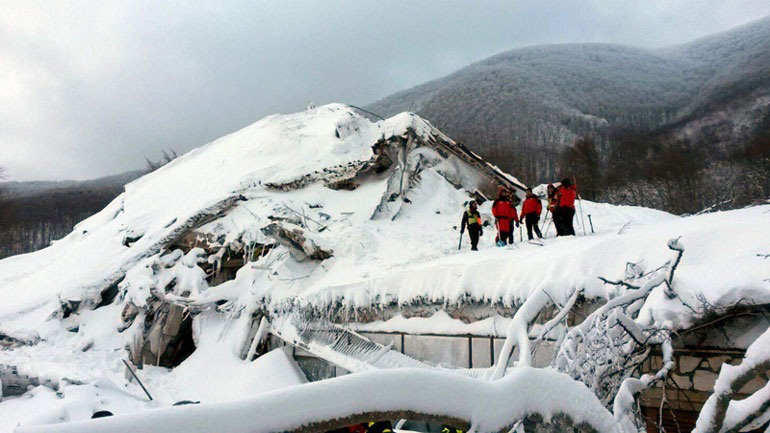 Στους 7 ανέρχονται οι νεκροί από την τραγωδία με τη χιονοστιβάδα στο ξενοδοχείο Rigopiano