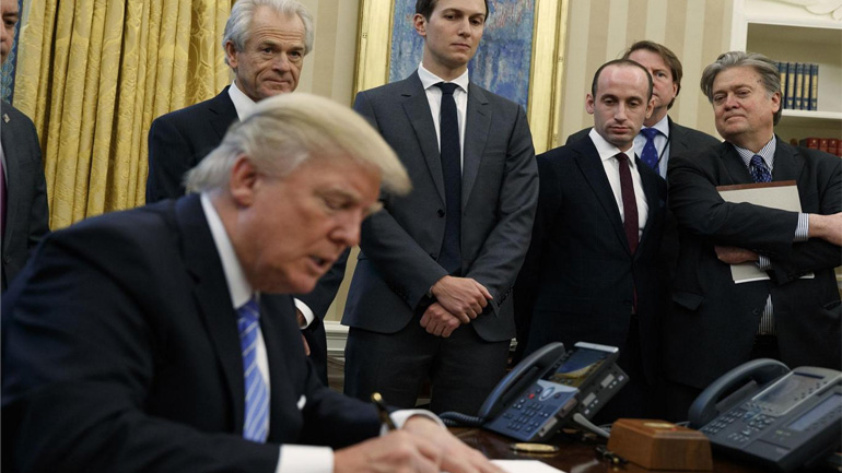 Τον περιορισμό των αμβλώσεων υπέγραψε ο Τραμπ