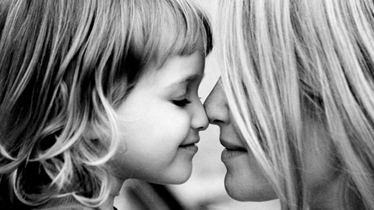 Αυτά είναι τα πέντε πράγματα που πρέπει να διδάξετε στην κόρη σας