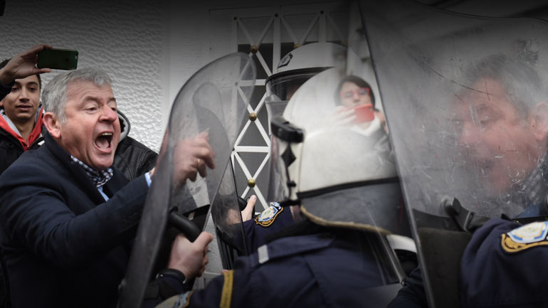 Διαδήλωση υπό αστυνομικό κλοιό