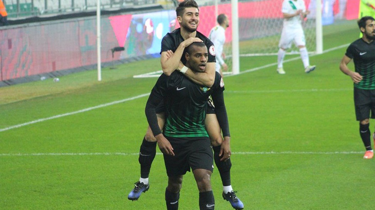 Συνδέουν τον Ολυμπιακό με τον Βαζ Τε