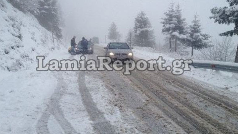 Χιονίζει προς Δομοκό, Μπράλο και Καρπενήσι