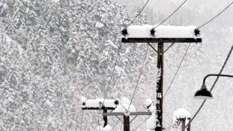 Τρίκαλα: Τα χιόνια φανέρωσαν το πρόβλημα στην υποστελέχωση της ΔΕΗ