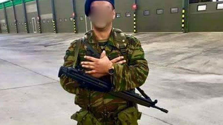 Νέα φωτογραφία στρατιώτη που σχηματίζει τον αλβανικό αετό – Τι λέει το ΓΕΣ Νέα φωτογραφία στρατιώτη που σχηματίζει τον αλβανικό αετό – Τι λέει το ΓΕΣ