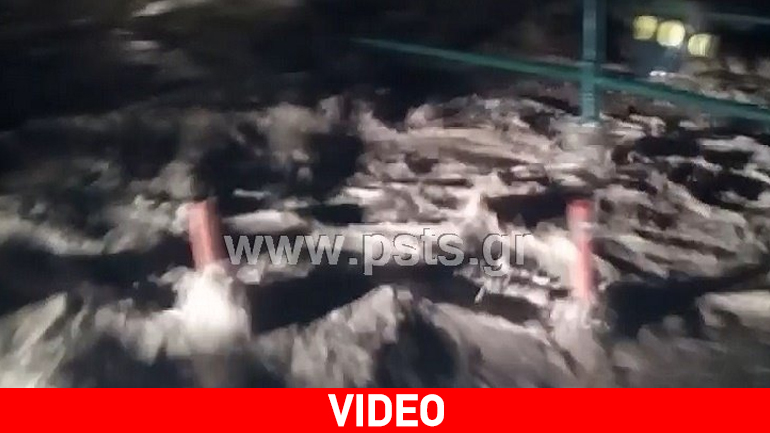 Άνοιξαν οι ουρανοί στη Νάουσα της Πάρου