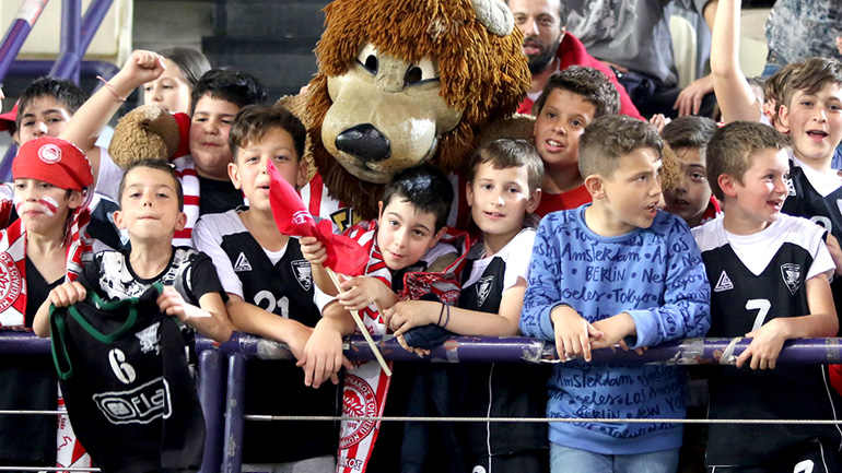 Ολυμπιακός: «10.000 παιδιά στο ΣΕΦ!»