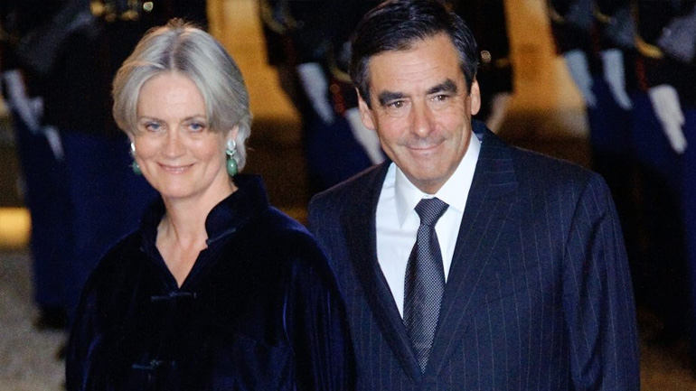 Γαλλία: Ο Φιγιόν αντεπιτίθεται μετά τις αποκαλύψεις για τη σύζυγό του