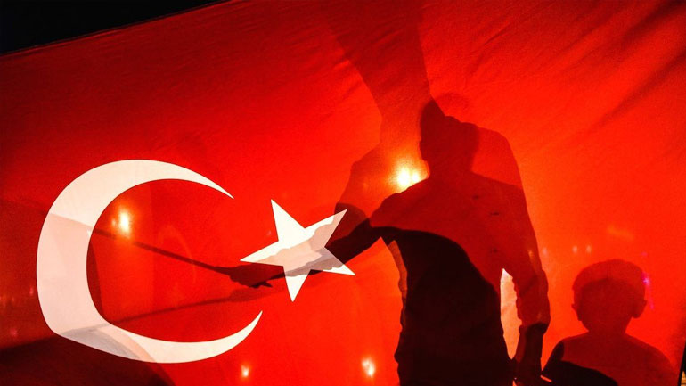 Οργή και προειδοποιήσεις από την Τουρκία για τους 8 αξιωματικούς