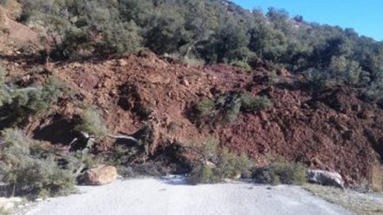 Αχαΐα: Σε απόγνωση οι αποκλεισμένοι κάτοικοι στου Μοίρα από την κατολίσθηση