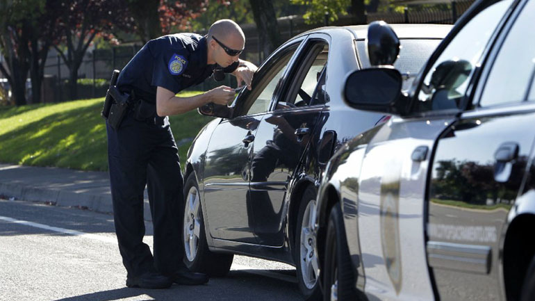 Επική δικαιολογία οδηγού στην Τροχαία Επική δικαιολογία οδηγού στην Τροχαία