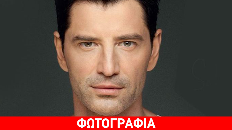 Σάκης Ρουβάς: Παιχνίδι με το σκυλάκι του στο σπίτι