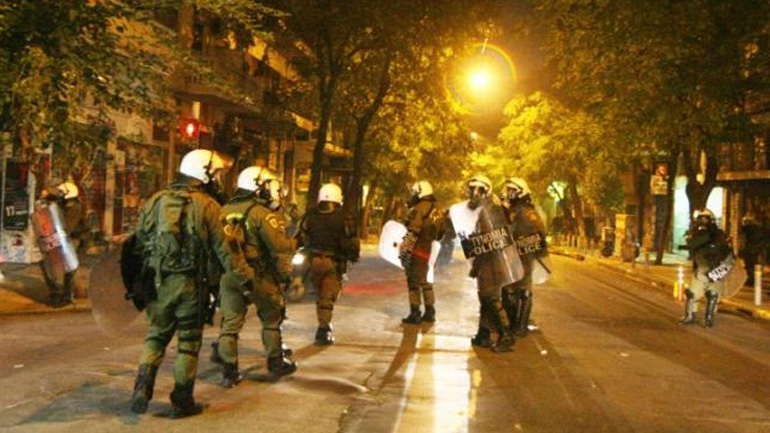 Επίθεση με πέτρες κατά αστυνομικών στα Εξάρχεια