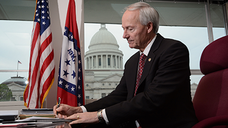 Αρκάνσας: Απαγορεύθηκε με νόμο η διακοπή κύησης στο δεύτερο τρίμηνο