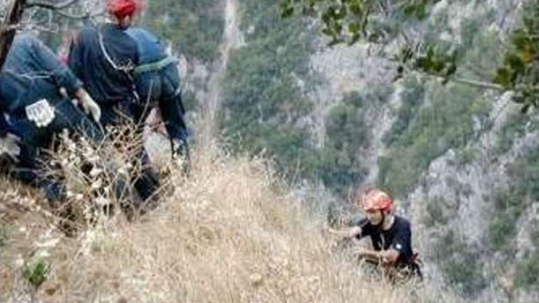 Τραγωδία στην Κρήτη: Τον ανέσυραν νεκρό από τη χαράδρα