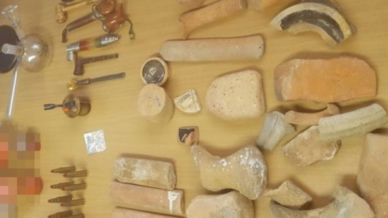 Έκρυβε αρχαία στο σπίτι του