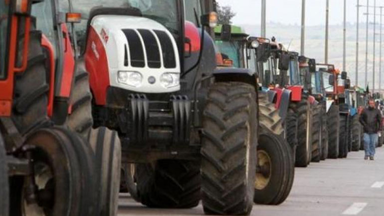 Αγρότες απέκλεισαν την νέα εθνική οδό Πατρών – Κορίνθου