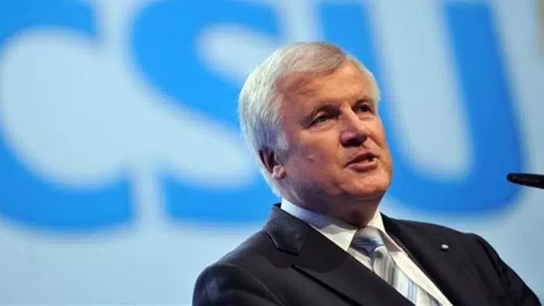 Άρση των κυρώσεων κατά της Ρωσίας ζητεί ο Ζεεχόφερ