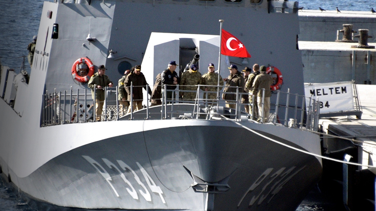 Eπικοινωνιακό σόου με προσφυγικές ουρές