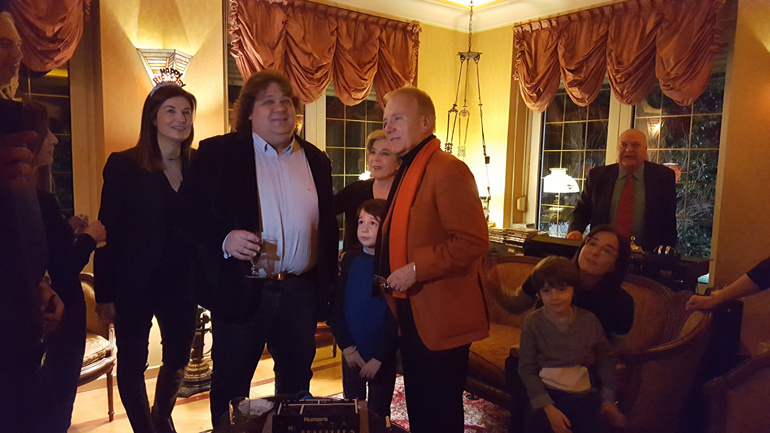 Πάρτι γενεθλίων έκπληξη για τον Πάρι Ποντίκα!!!