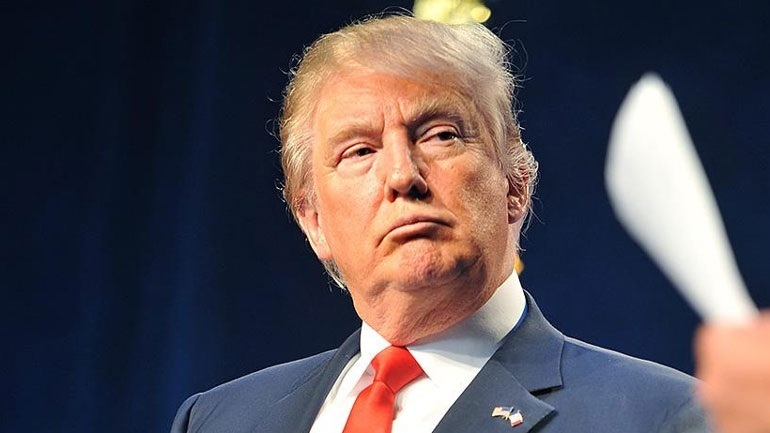 Με υπογραφή Τραμπ η δραστική μείωση των ομοσπονδιακών κανονισμών