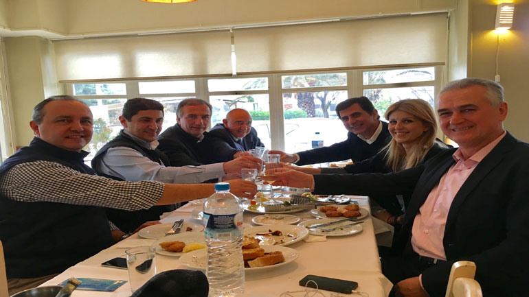 Δεν «γλύτωσε» από τους Θεσσαλονικιώτους μεζέδες ούτε … ο Λευτέρης Αυγενάκης