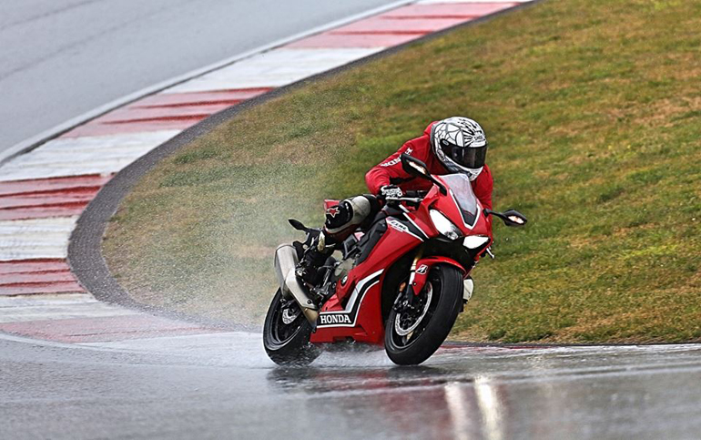 Η νέα Honda CBR1000RR