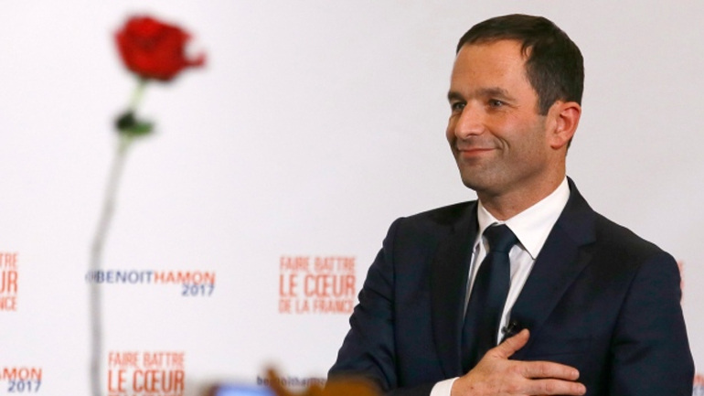 Μπ. Αμόν: Καλεί τη γαλλική αριστερά να συνασπιστεί μαζί του