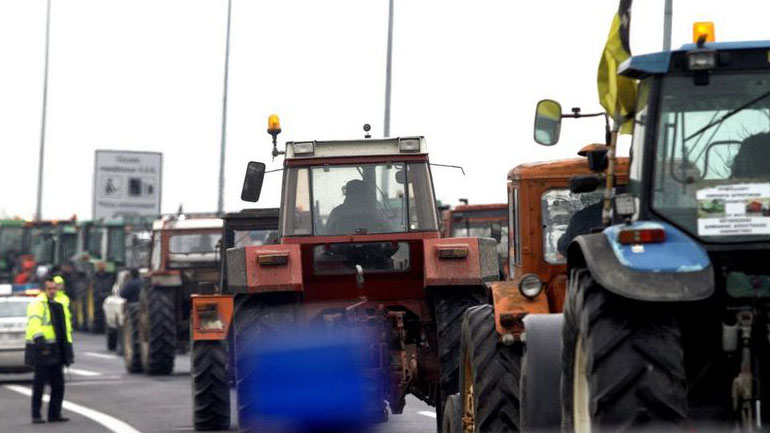 Στο τελωνείο των Ευζώνων με τα τρακτέρ τους αγρότες και κτηνοτρόφοι
